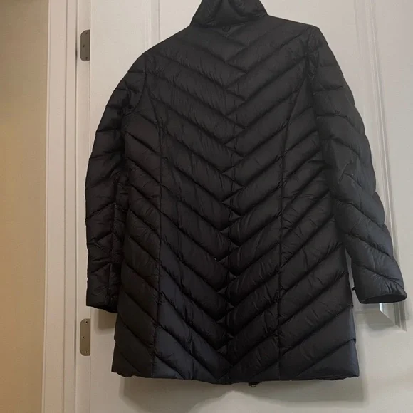Patagonia Black Women's Puffer Jacket - Picture 15 of 16